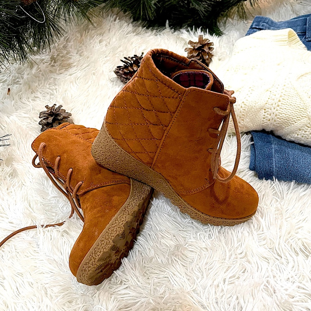 Girls wedge booties🖤